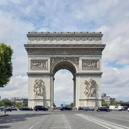 Champs-elysees Apartment *