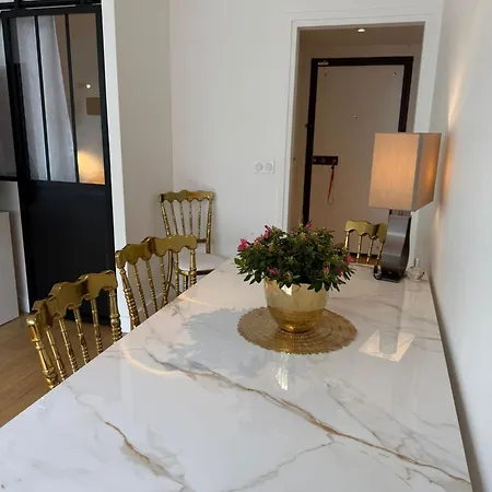 Champs-elysees Apartment